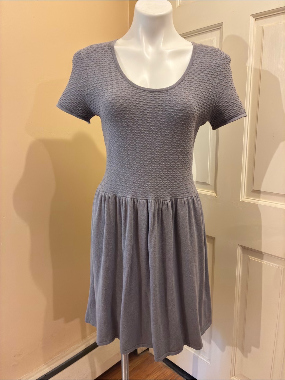 MONOPRIX Femme Short Sleeve Knit Textured Top Zipper-Back Dress Size M